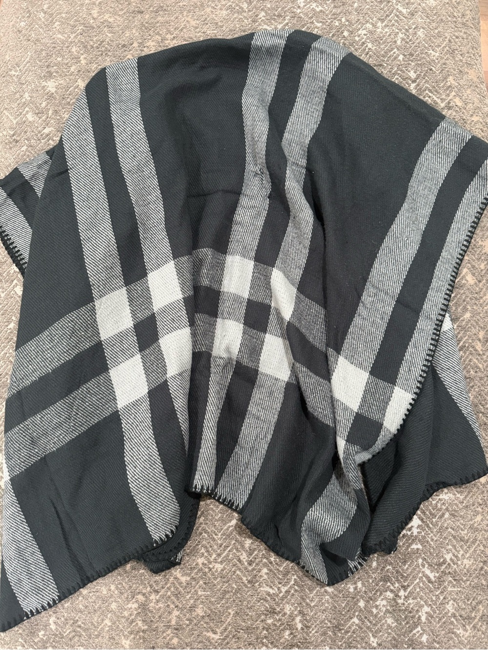 Woolrich Cape - Picture 2 of 2